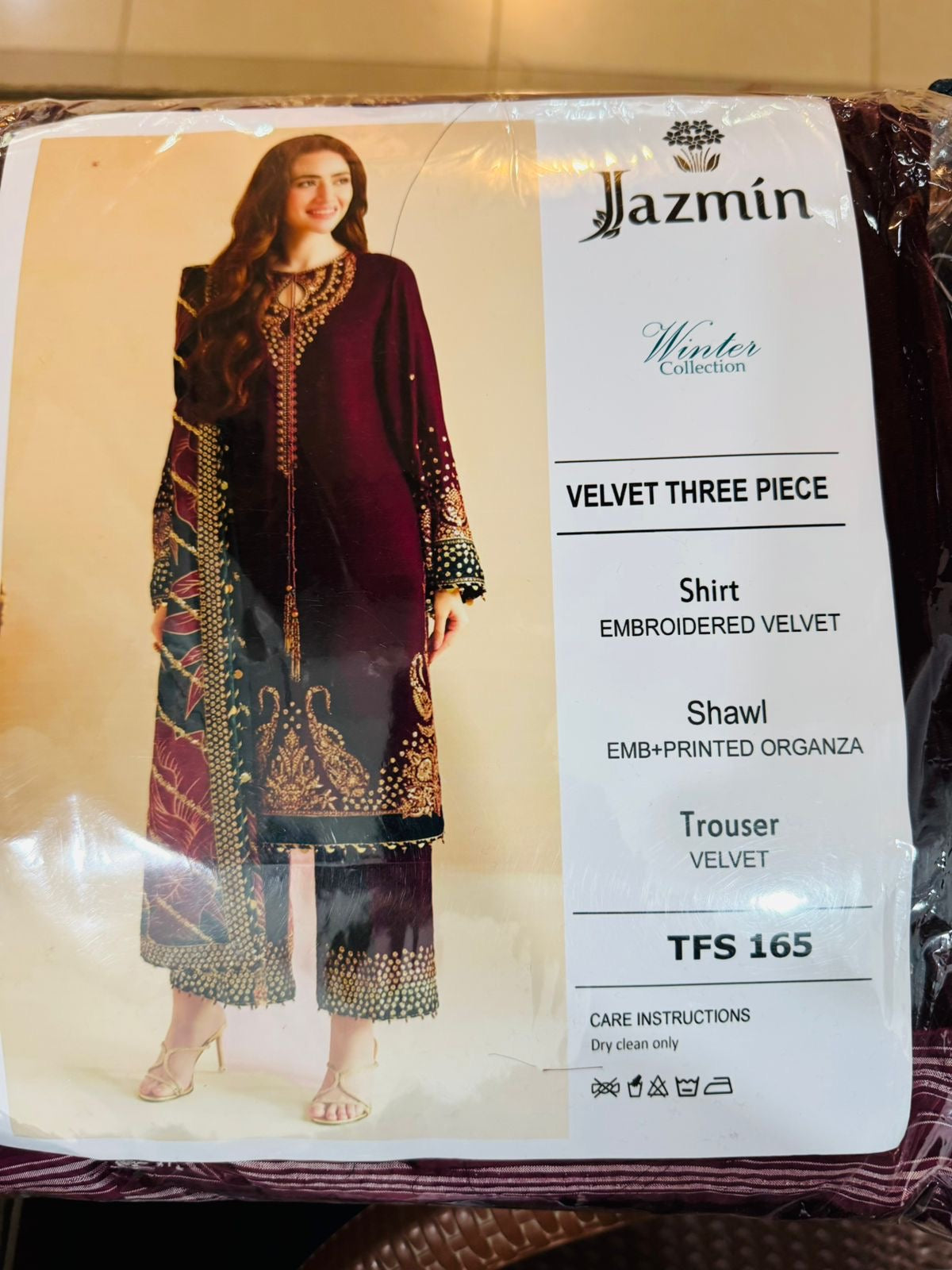 Jazmin welvet stiched